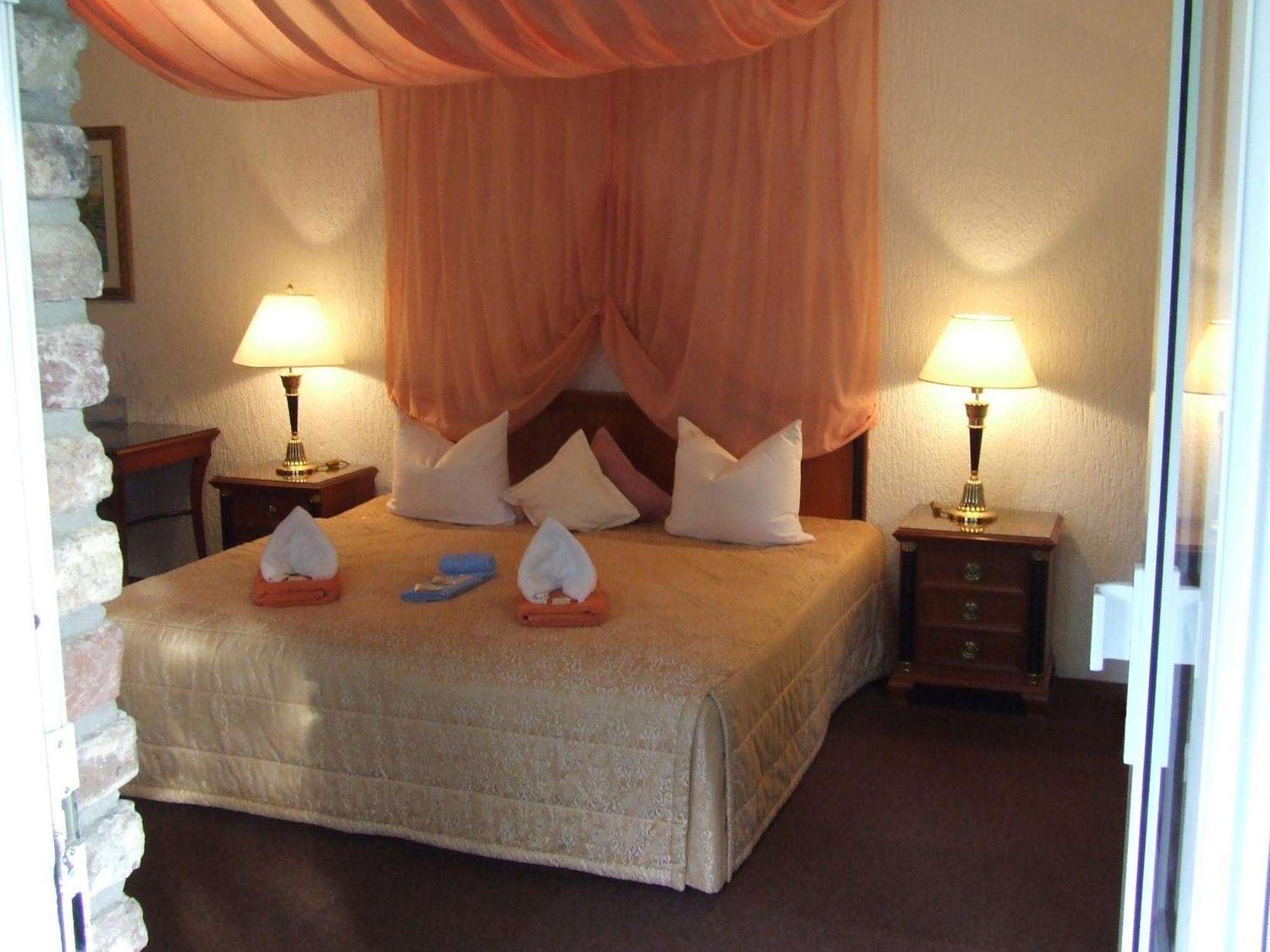 Hotel-Restaurant Orsoyer Hof ไรน์แบร์ก ภายนอก รูปภาพ